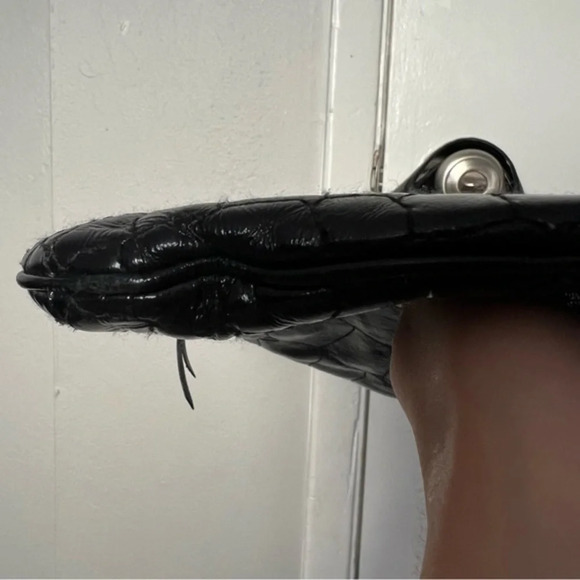 Yves Saint Laurent croc embossed tote bag - Picture 8 of 15